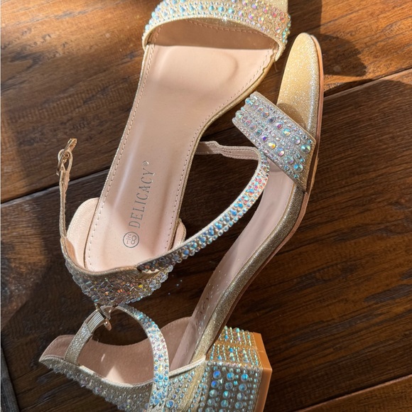 Glamour dress shoes size 8 1/2 wedding bridal worn for alterations. - Picture 2 of 10